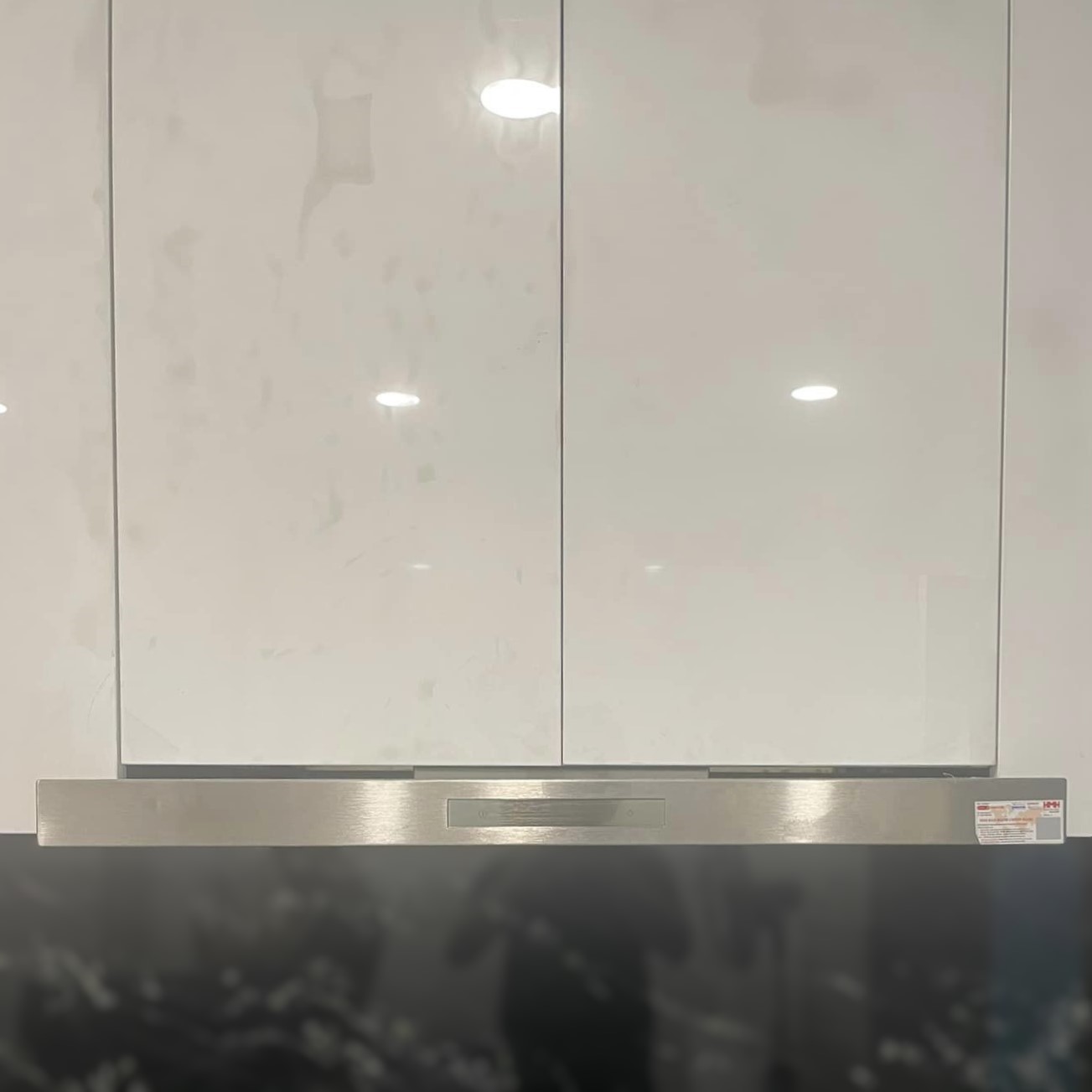 Hình ảnh máy hút mùi áp tường Bosch DWB77CM50 Hình ảnh máy hút mùi áp tường Bosch DWB77CM50