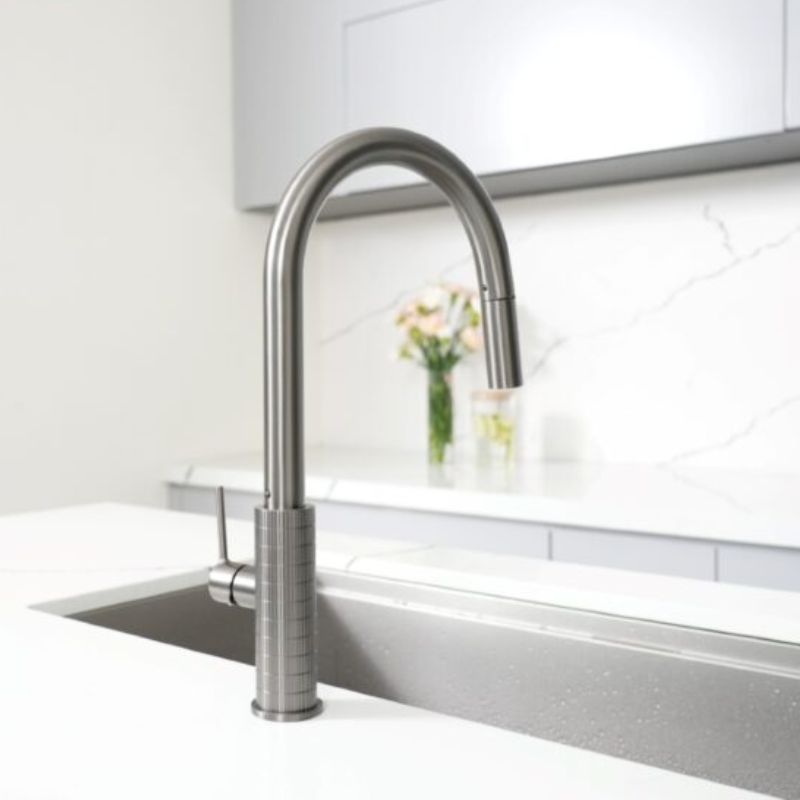 Hình ảnh thực tế vòi rửa bát nóng lạnh Konox Venice Gun Metal có dây rút Hình ảnh thực tế òi rửa bát nóng lạnh Konox Venice Gun Metal có dây rút