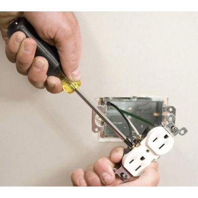 Tụ quạt trần 5 Sử dụng tua vít để tháo nắp bảo vệ