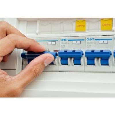 Tụ quạt trần 4 Tắt công tắc và ngắt nguồn điện