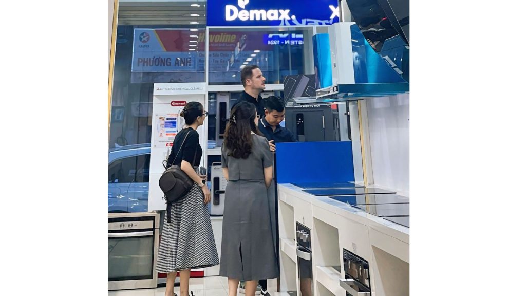 Điện Máy 365 đón tiếp lãnh đạo Häfele tới thăm và làm việc tại Showroom Lạc Long Quân 1 Hafele đến thăm Điện Máy 365