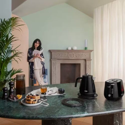 Ảnh thực tế Ấm đun nước Delonghi KBY2001.BK