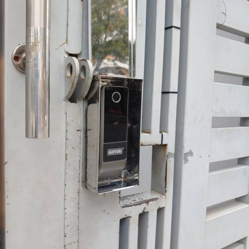 Khóa cửa cổng Giovani GSL-W611MD 9 Thực tế Khóa cửa cổng Giovani GSL-W611MD